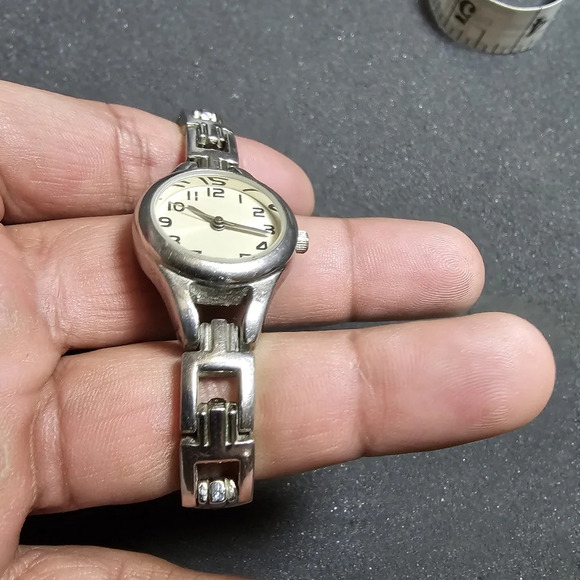 Ladies quartz fashion watch silver tone white dial working with new battery show - Picture 4 of 9